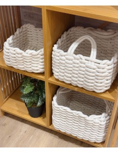 Cesta de cuerda blanca con...
