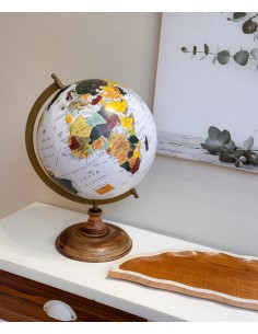 Globo terráqueo blanco base...